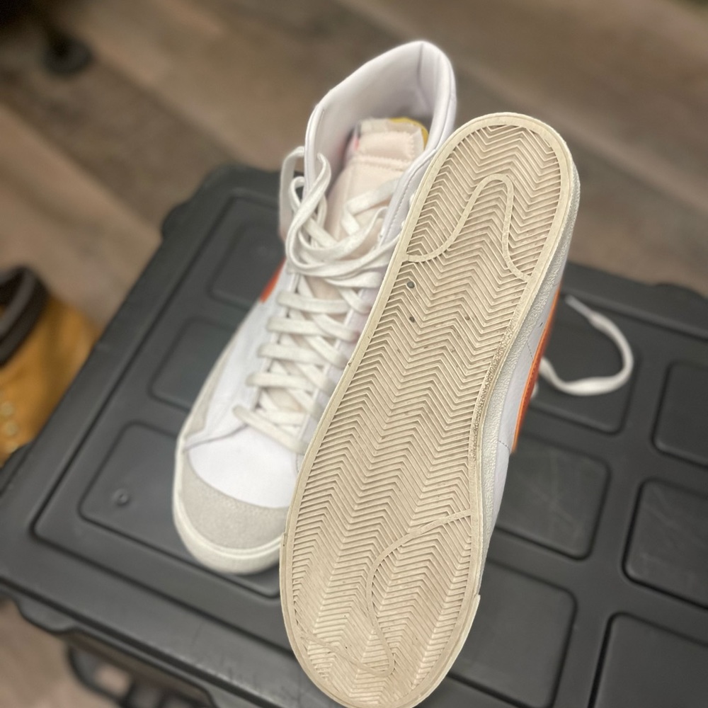 Hi top nike